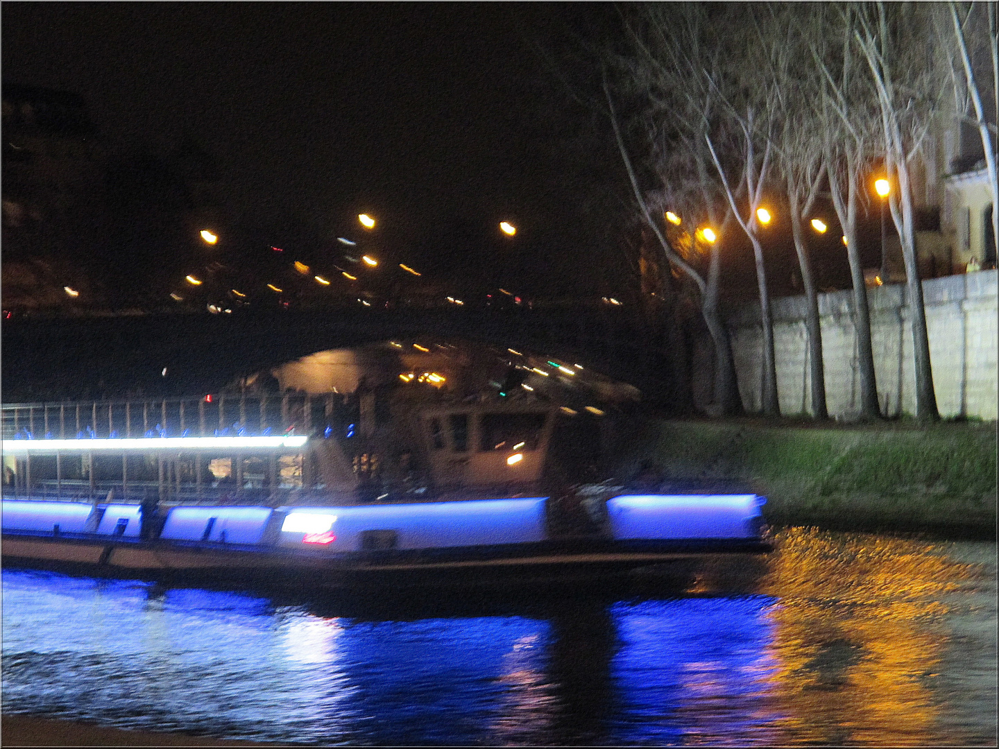 ..Paris, la nuit..