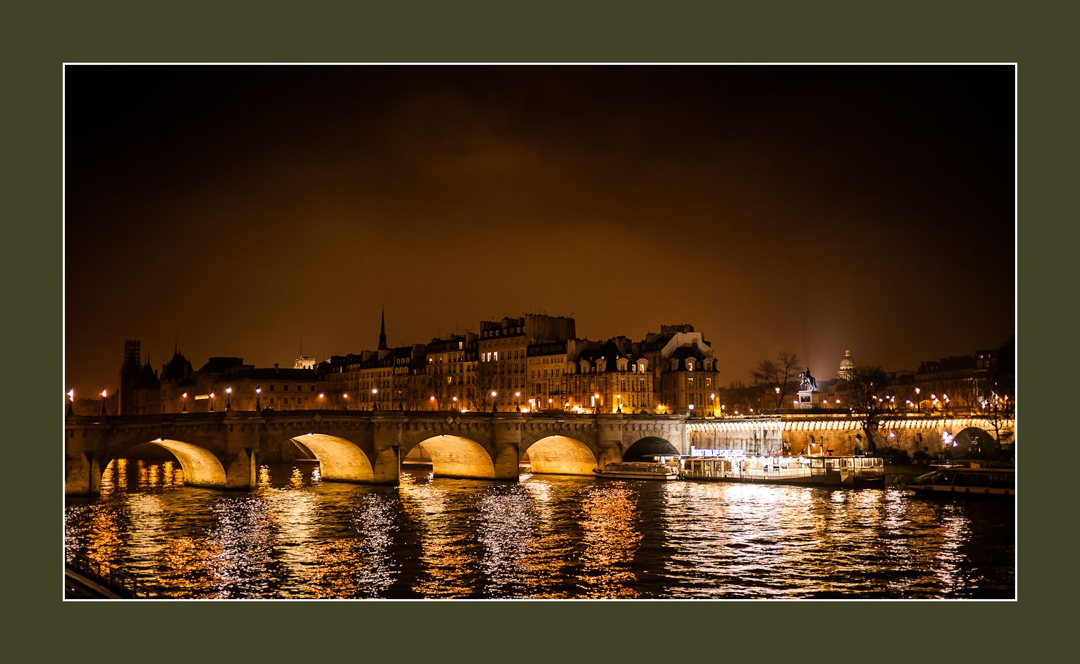 Paris, la nuit, la Seine