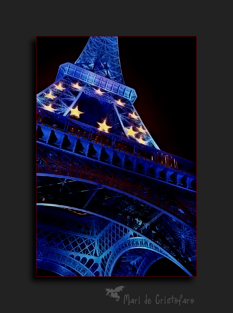 Paris: la tour dans la nuit