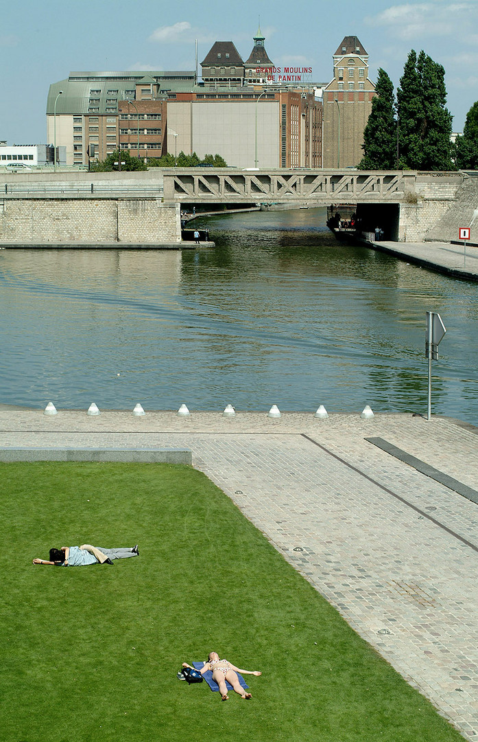 PARIS La Villette "premiers beaux jours"