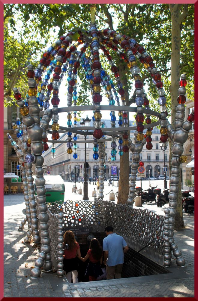 Paris: Le Kiosque des noctambules