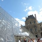 paris le Louvre et pyramide