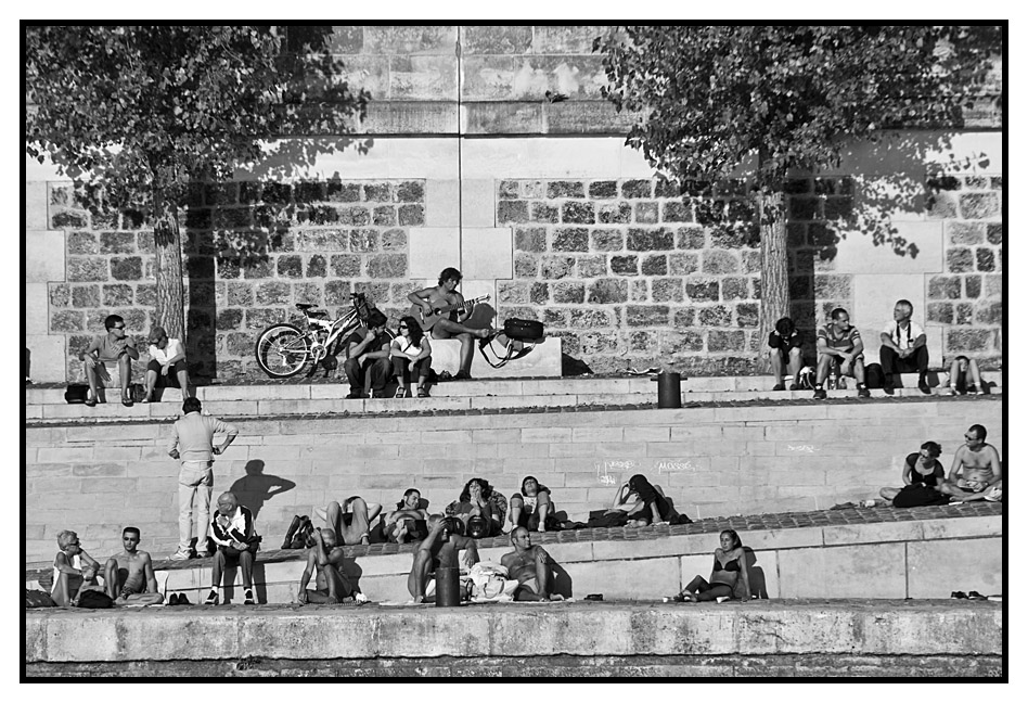 Paris, les quais, des gens...