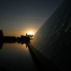 Paris Louvre in der Abenddämmerung