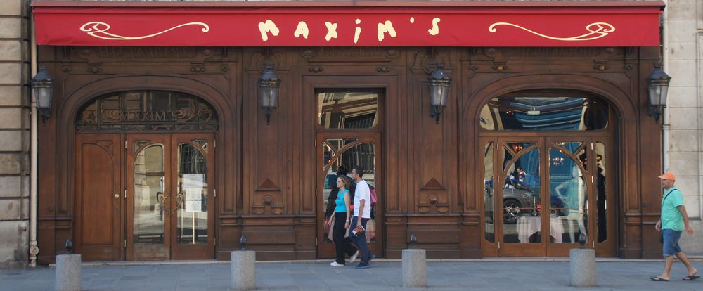 Paris: MAXIM’S (cropped version)