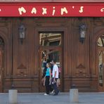 Paris: MAXIM’S (cropped version)