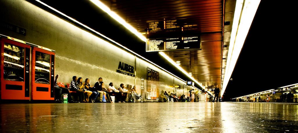 Paris - Metro Auber - Menschen im Alltag