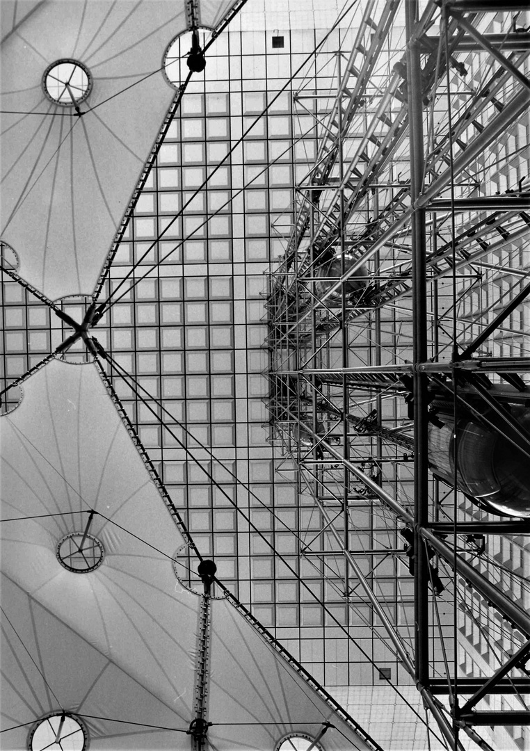 Paris Monumental - Arche, La Défense, Detail