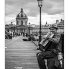 Paris: Musicien sur le pont des arts