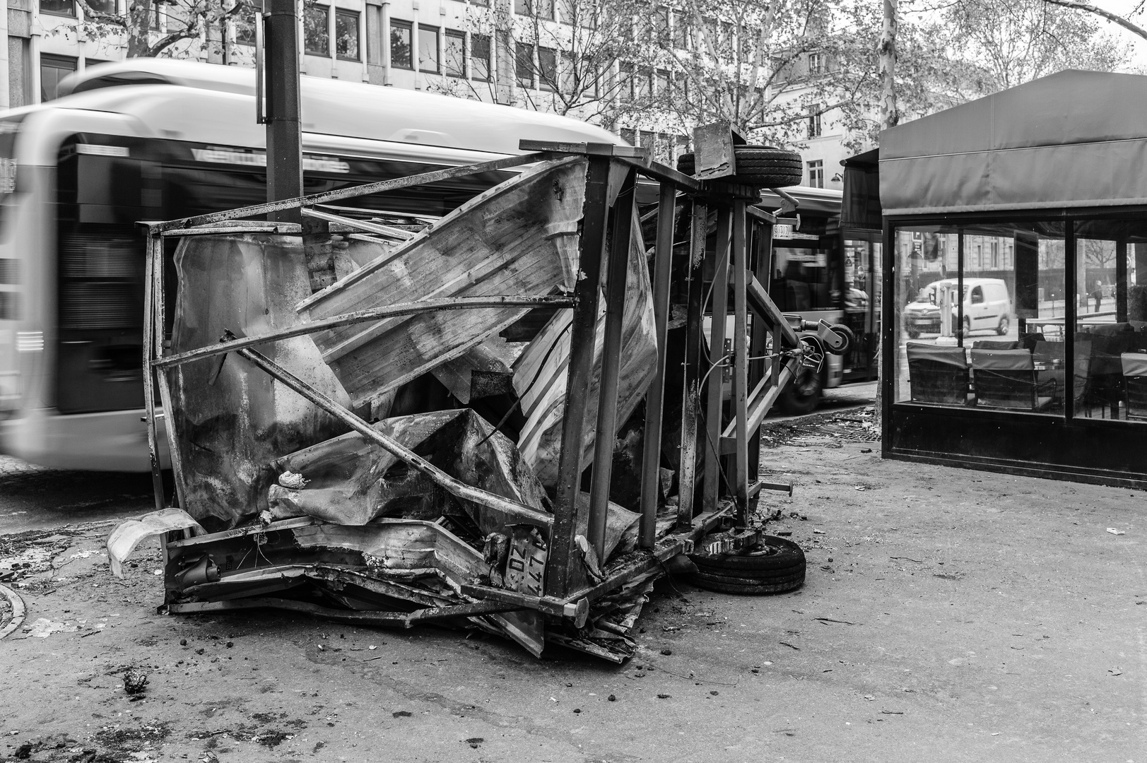 Paris nach der Demo