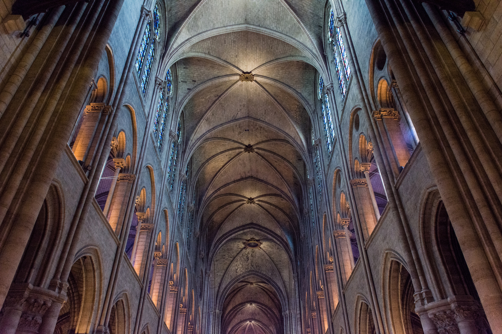 Paris - Notre Dame - am Mittag des Tages des Brandes