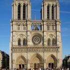 Paris: Notre-Dame in wechselndem Licht (11. August, 19 Uhr)