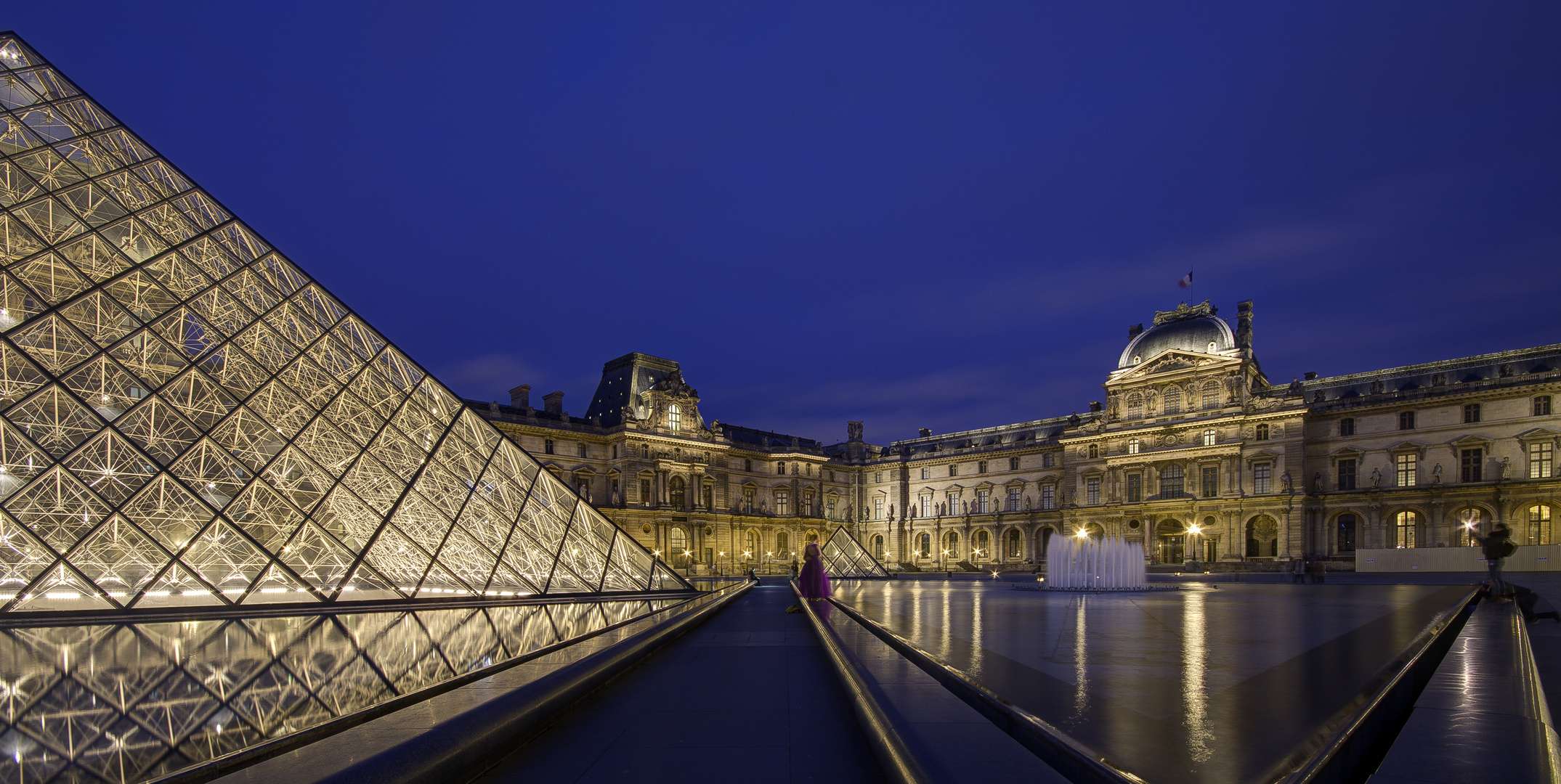 Paris - Palais du Louvre - Pyramide du Louvre - 10