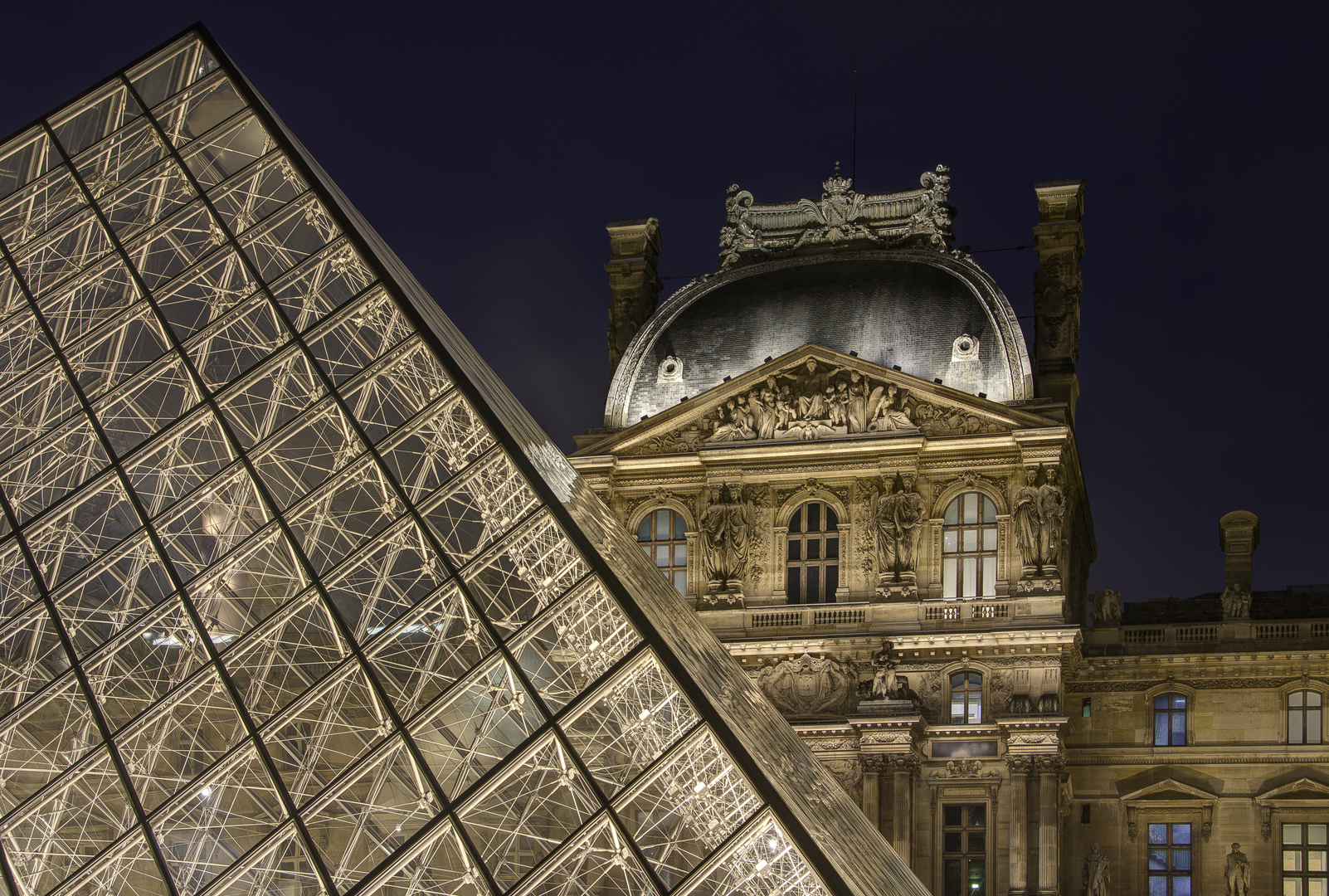 Paris - Palais du Louvre - Pyramide du Louvre - 12