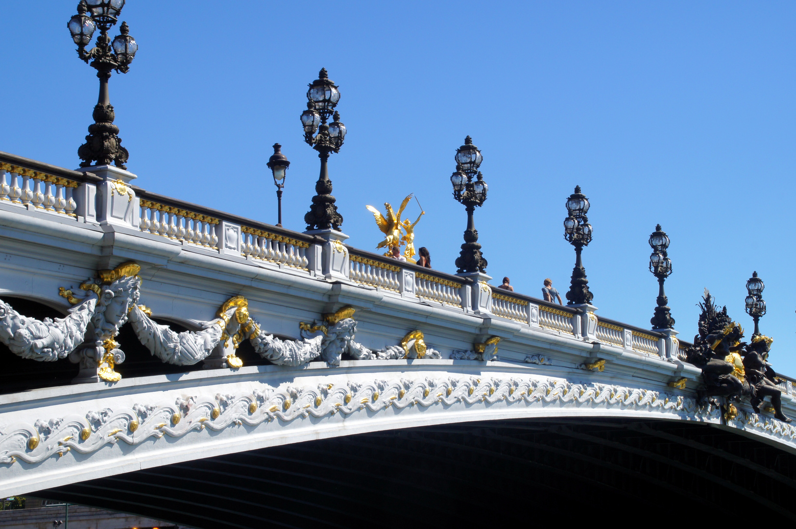 Paris: Pont Alexandre III (2)