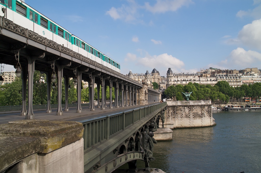 Paris / Pont de Bir Hakeim