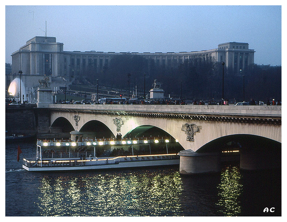 Paris Pont Iena et Palais Chaillot