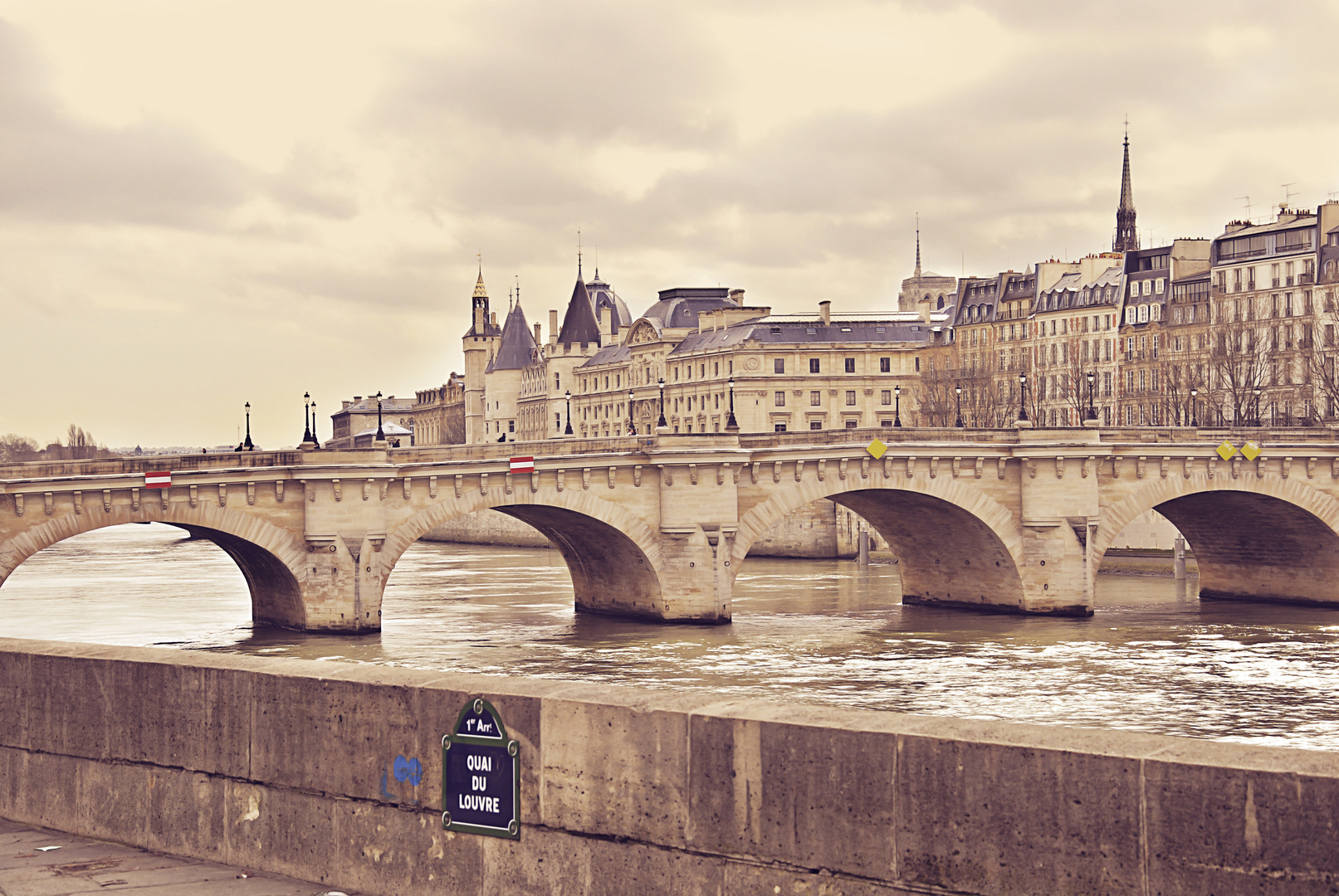 Paris, Quai du Louvre