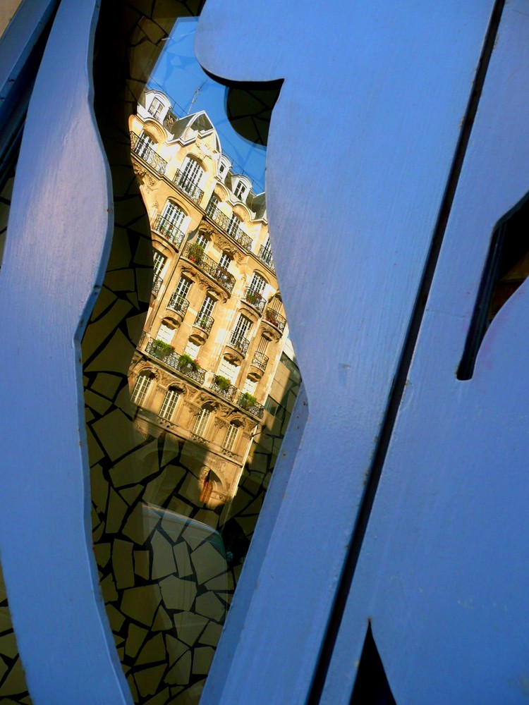 Paris reflect