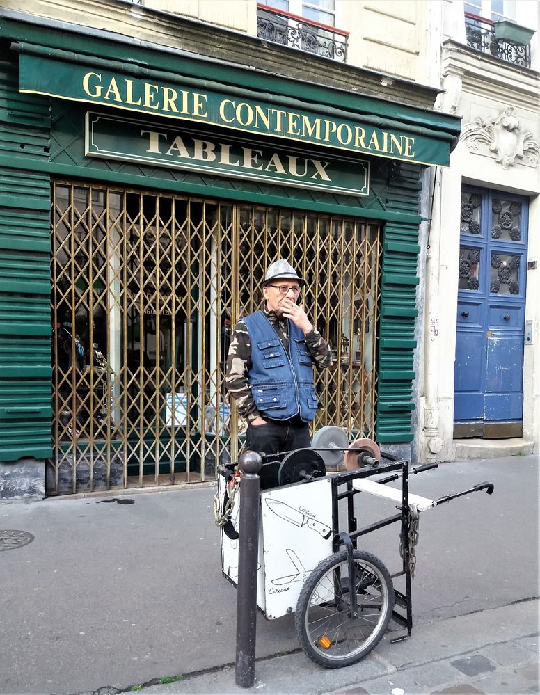 Paris Scherenschleifer Portrait J5-19-1col +SW +8Fotos