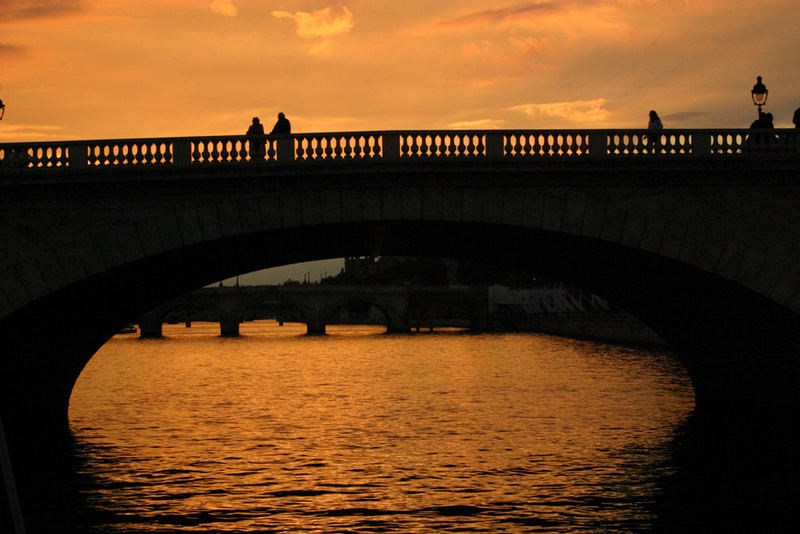 Paris- Seinerundfahrt in der Abenddämmerung (2)