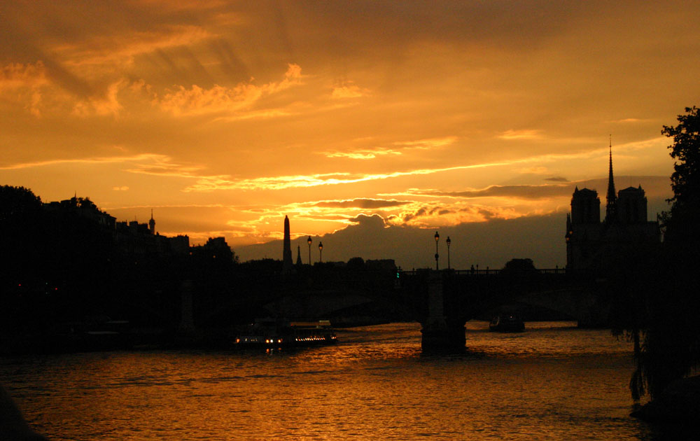 Paris- Seinerundfahrt in der Abenddämmerung