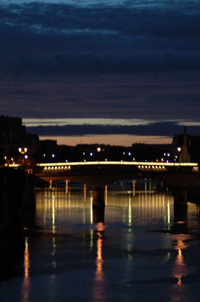 Paris s'éveille.