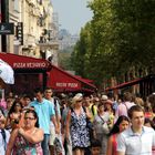 Paris: Sonntagseinkauf auf den Champs-Élysées