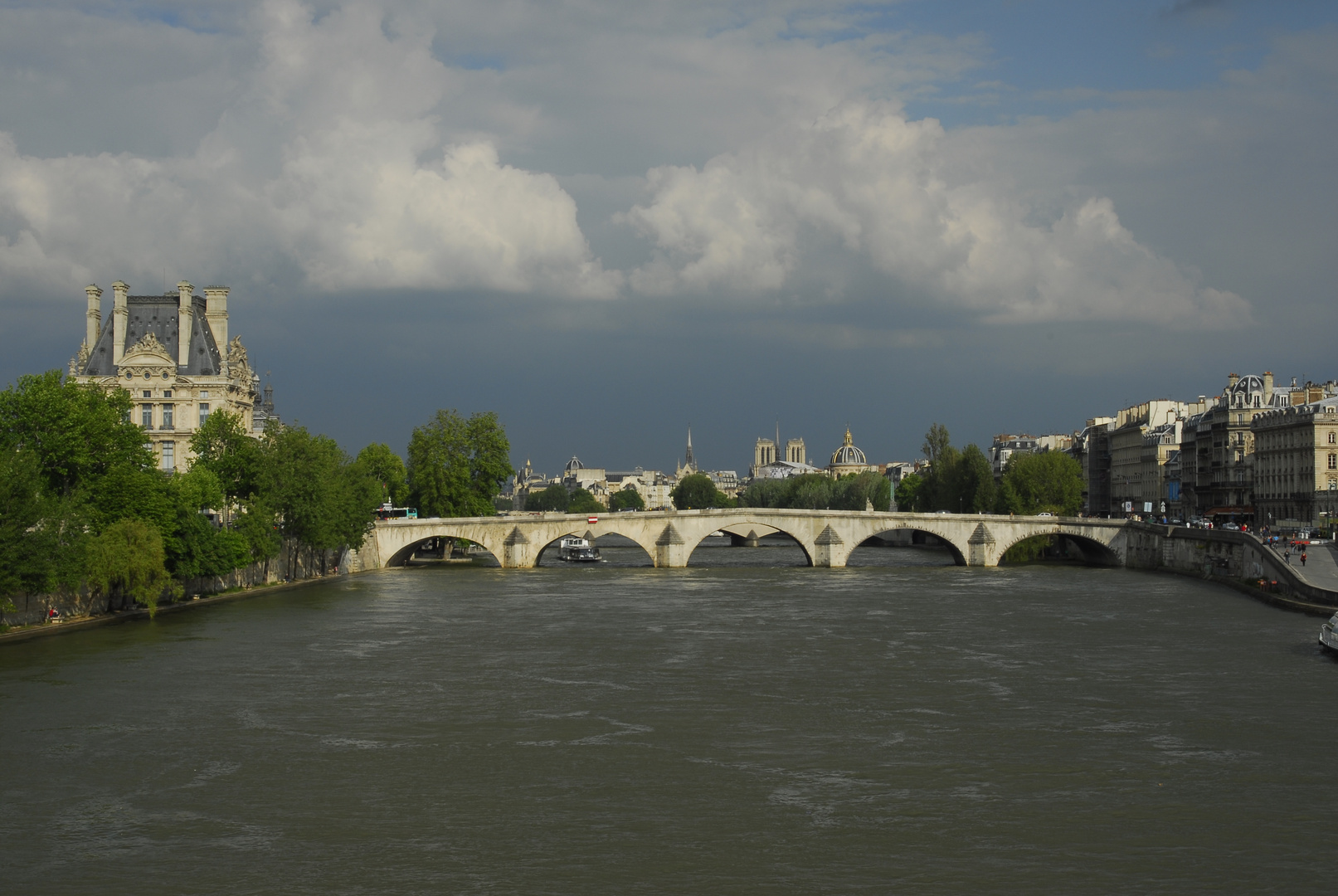 paris sous les nuages