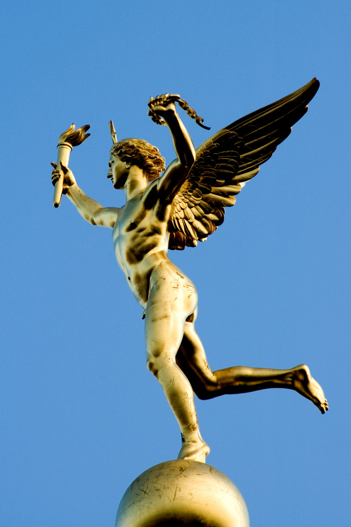 Paris - Stadt der Engel - Der Engel auf der Siegessäule am Place de la Bastille