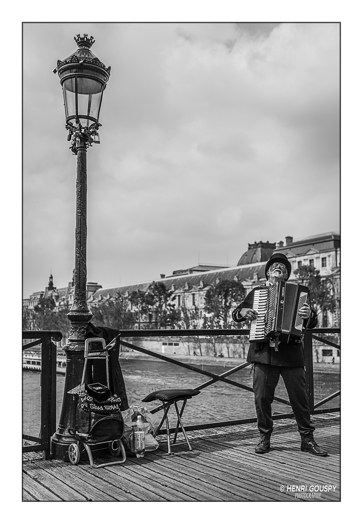 Paris - Sur le pont des arts