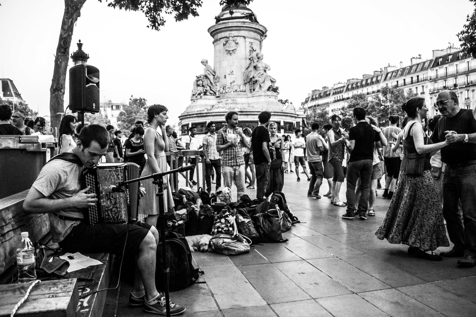 PARIS TANZ versus TRISTESSE - LIBERTE + REPUBLIQUE