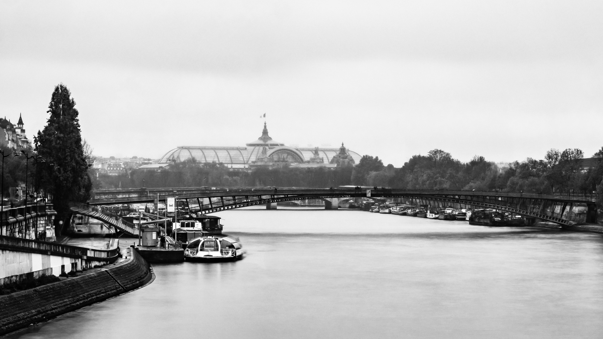 Paris. Tristesse. Grand Palais.