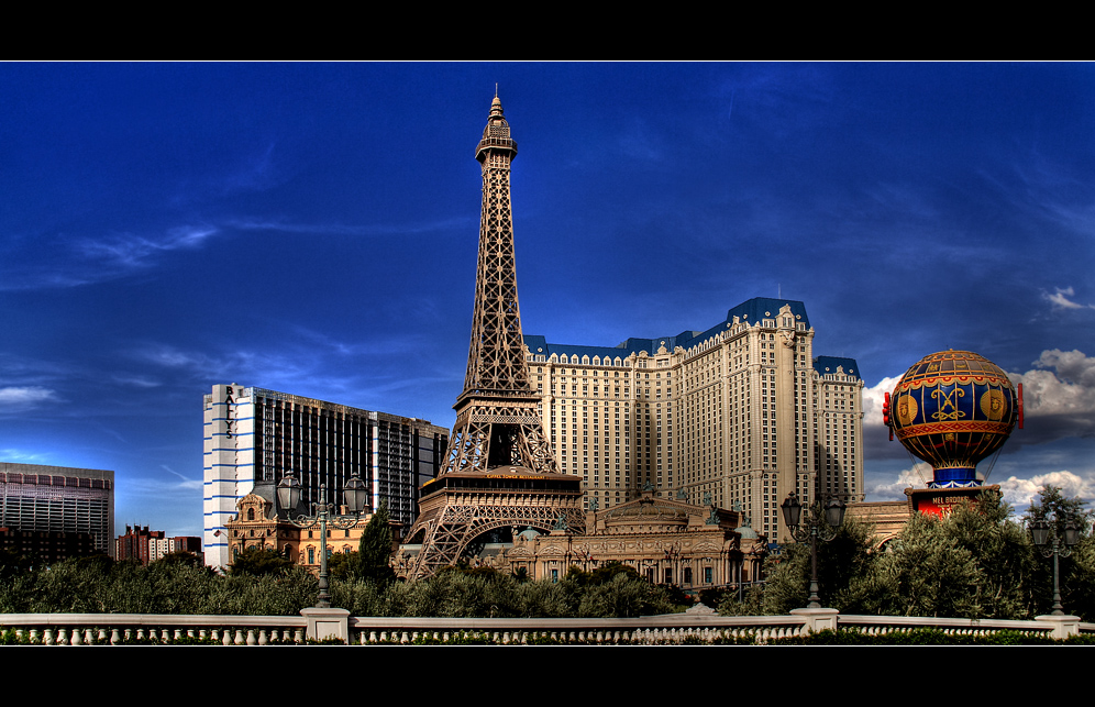 ° ~ Paris vs. Las Vegas ~ °