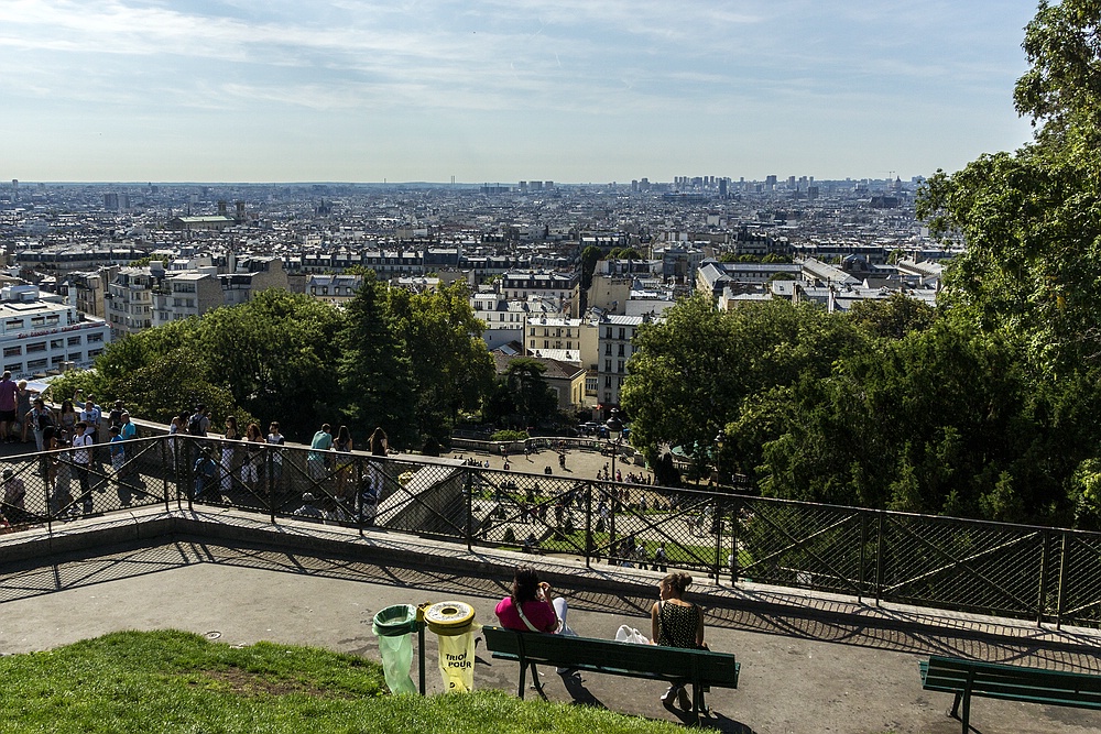 Paris zu ihren Füßen