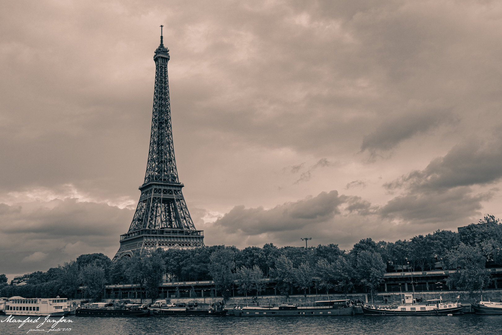 Paris_Eiffelturm_10-2019 - 71