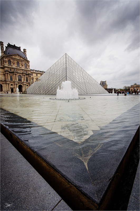 Pariser Ansichten [17] – Brunnen im Louvre