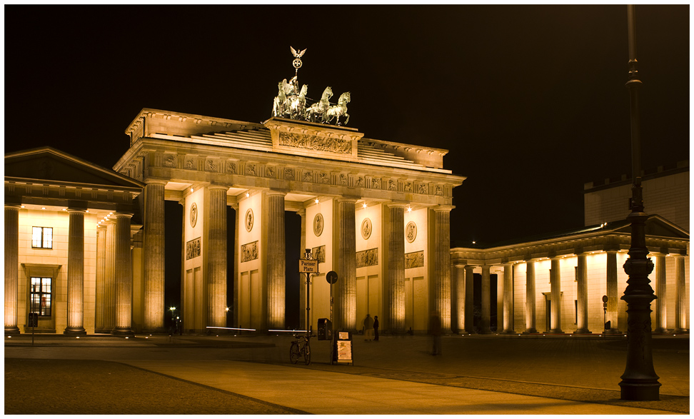 Pariser Platz bei Nacht