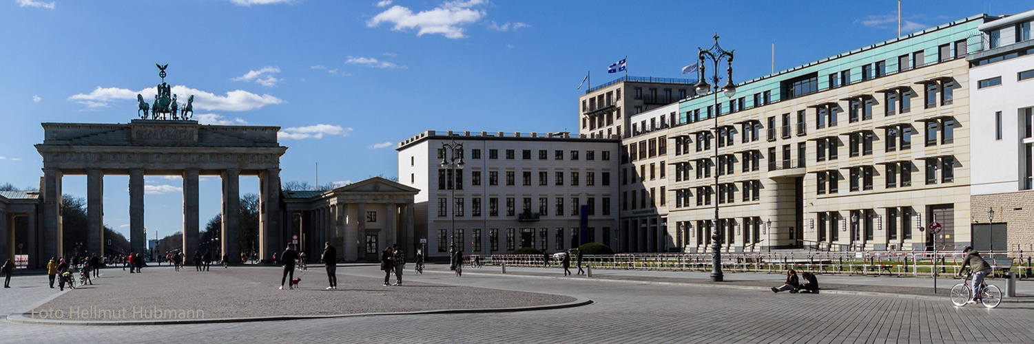 PARISER PLATZ IN BERLIN. HEUTE