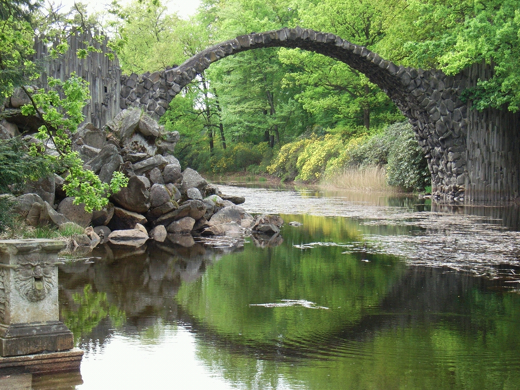 Park Krommlau- Blick zur Rakotzbrücke