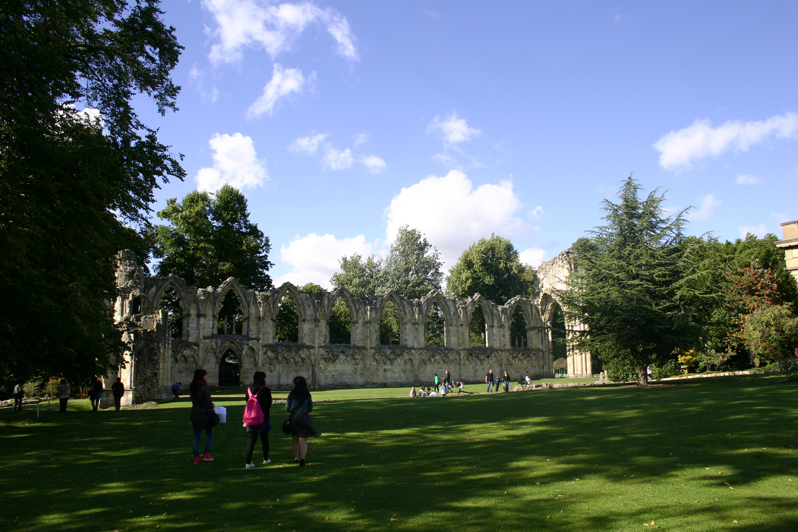 Park mit Klosterruine