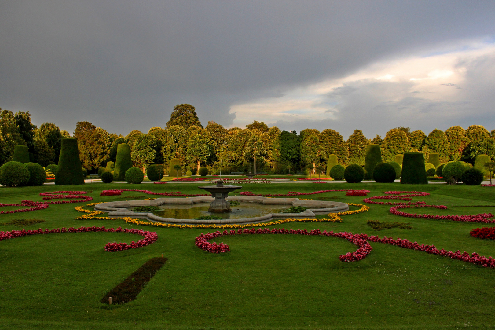 Park Schönbrunn kurz vor einem Gewitter