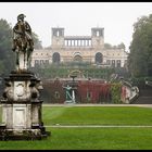 Park von Sanssouci - Fritze II aufm Pferd vor der Orangerie im Regen