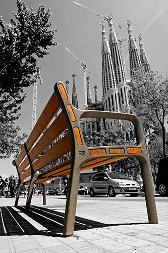 Parkbank vor der Sagrada Familia, Barcelona (E)