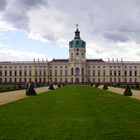 Parkblick auf Altes Schloss und Erweiterungsbau