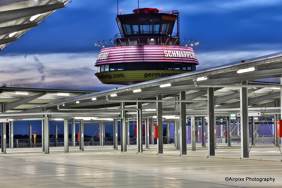 Parkdeck mit Tower HDR