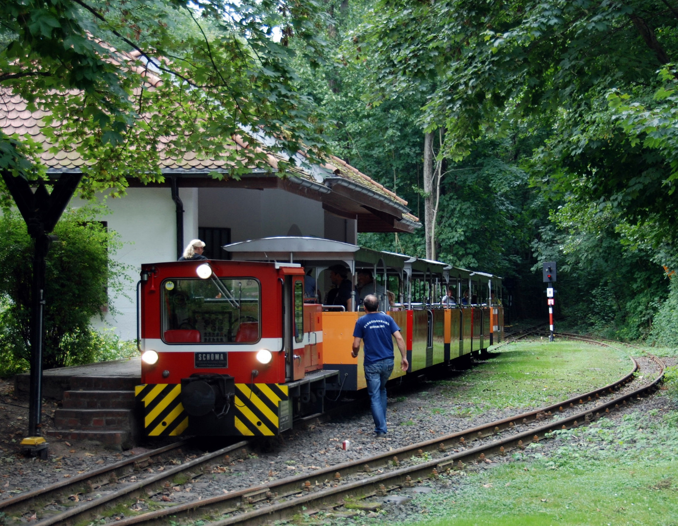 Parkeisenbahn im Bahnhof