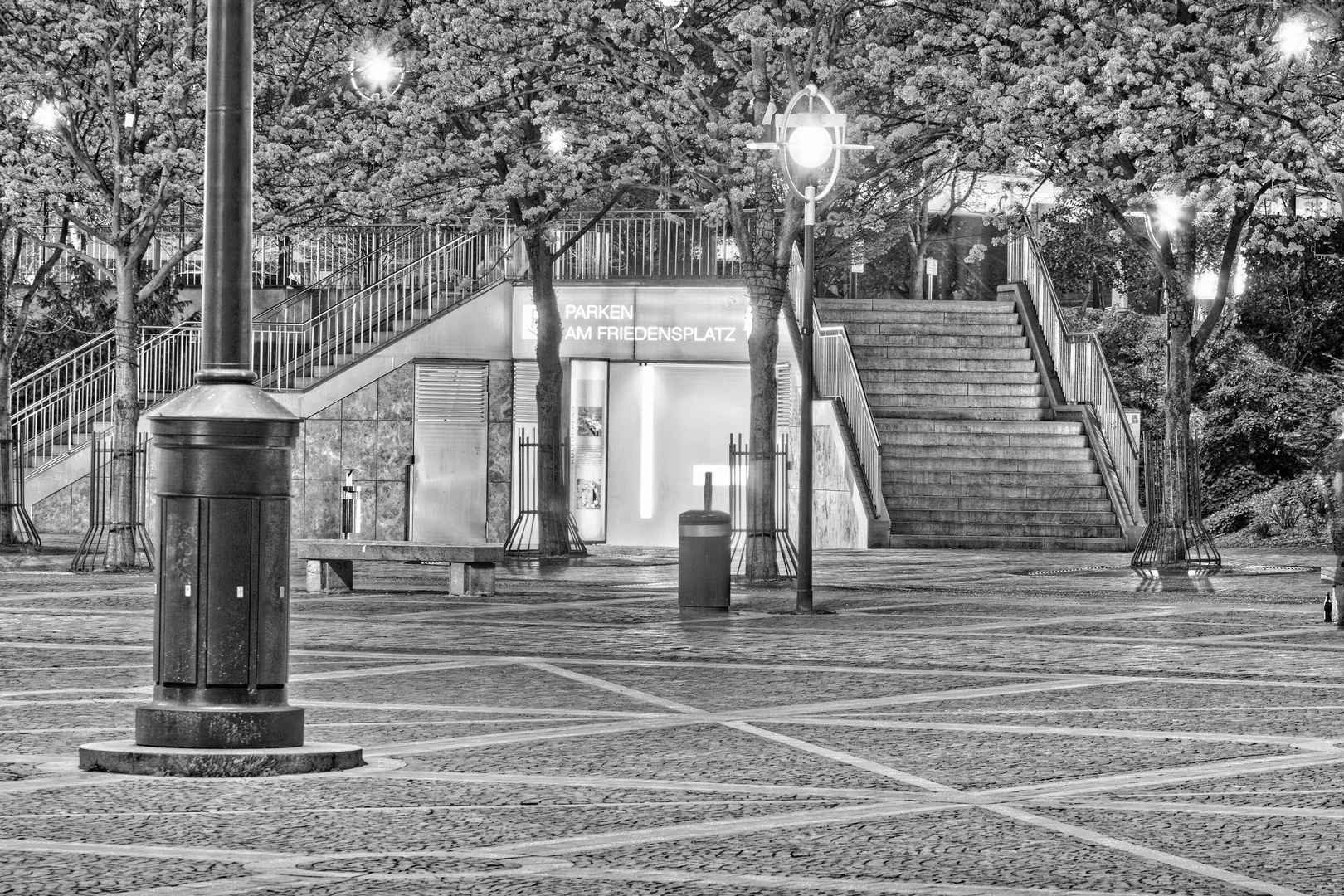 Parken am Friedensplatz Black & White