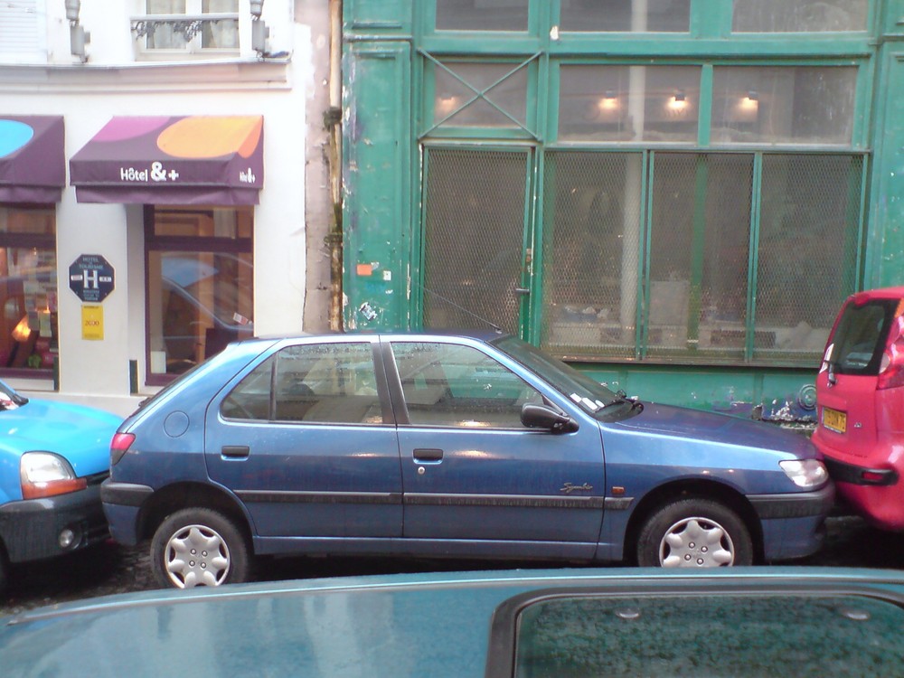 Parken In Paris Foto Bild Autos Zweirader Pkw Verkehr Fahrzeuge Bilder Auf Fotocommunity