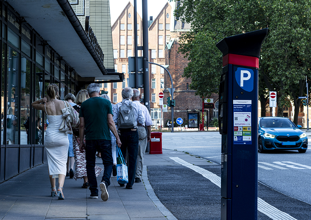 Parkgebühr per App bezahlen (Blue Monday)